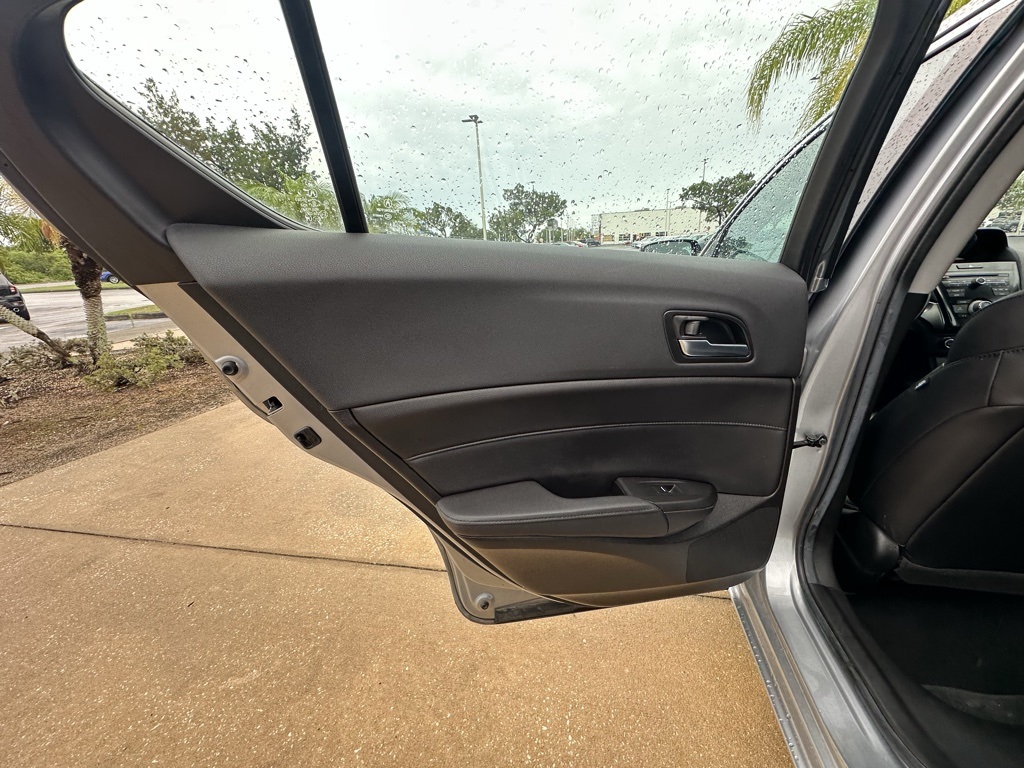 Vehicle image 29 of 34