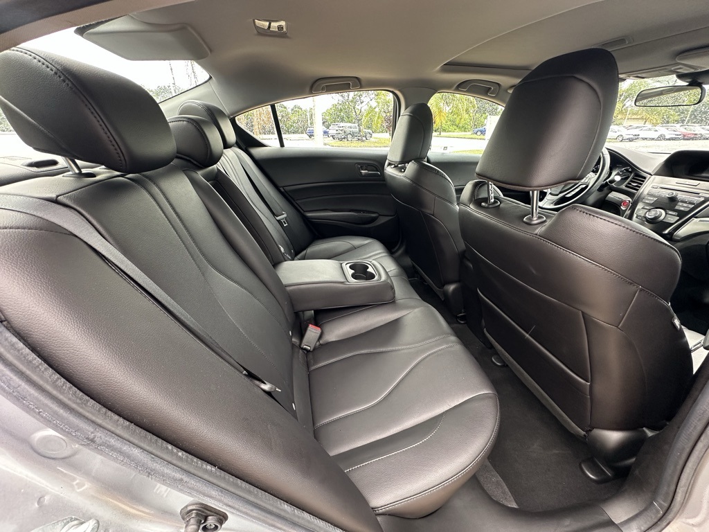Vehicle image 32 of 34