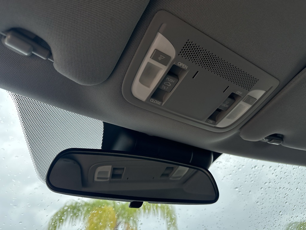 Vehicle image 19 of 34