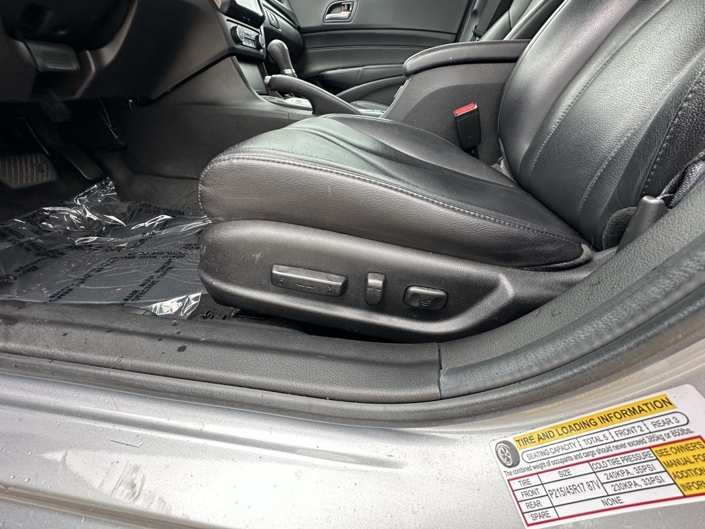Vehicle image 27 of 34
