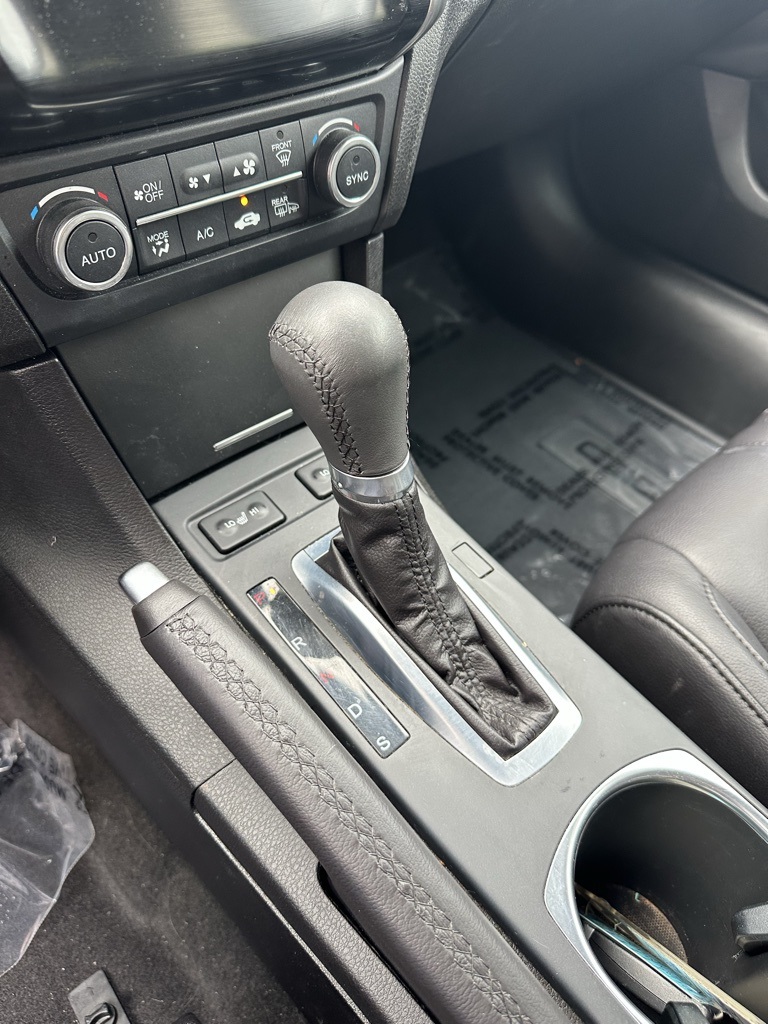 Vehicle image 14 of 34