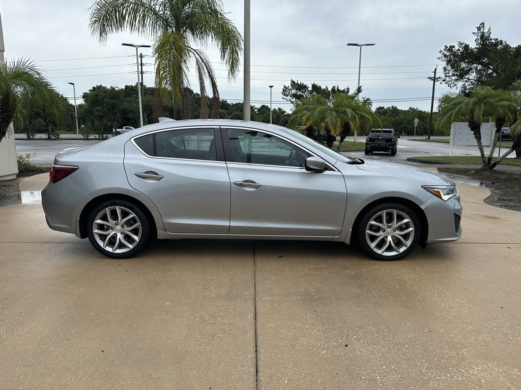 Vehicle image 4 of 34
