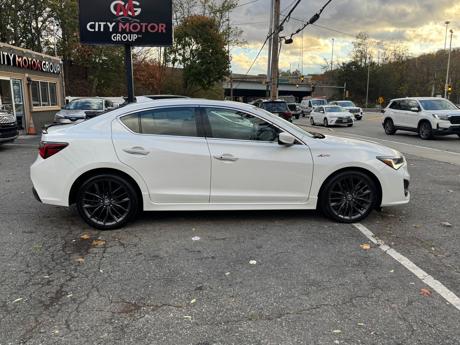 2022 Acura ILX Image 4 of 40