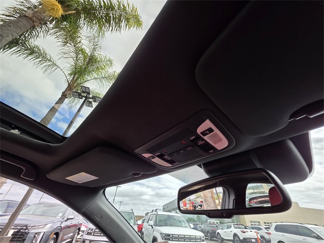 Vehicle image 11 of 34