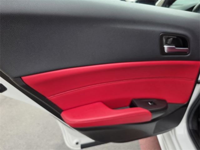 Vehicle image 17 of 34