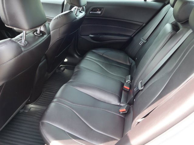 Vehicle image 18 of 57