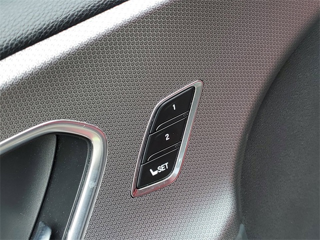 Vehicle image 24 of 36