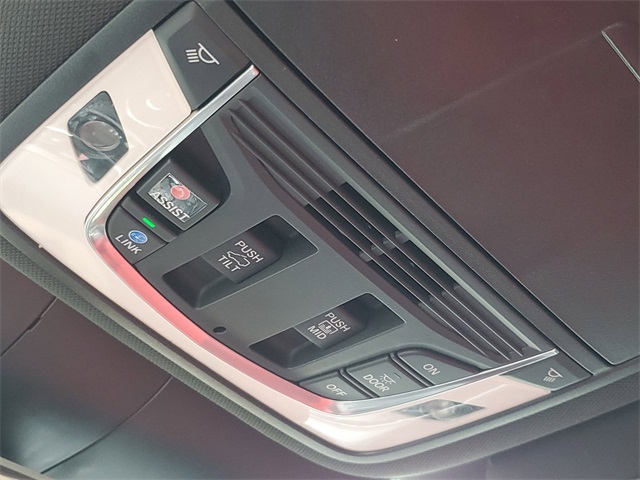 Vehicle image 22 of 36