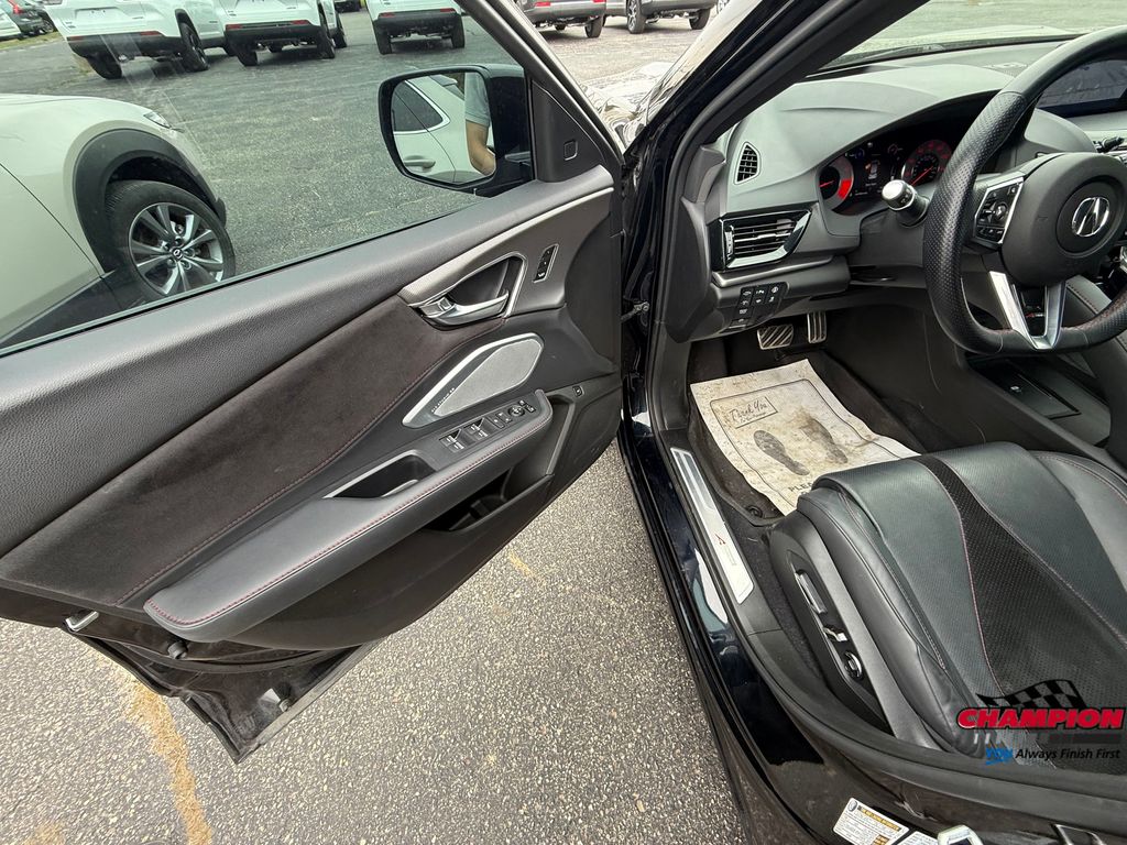 Vehicle image 18 of 29