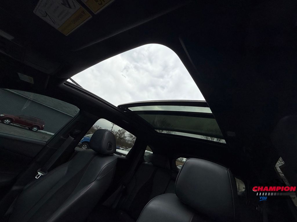 Vehicle image 28 of 29