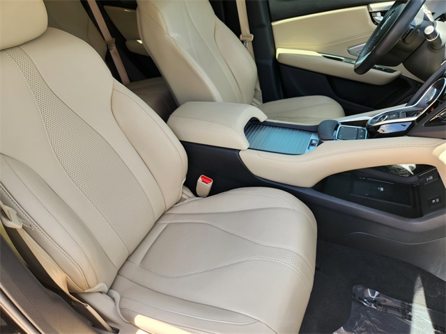 Vehicle image 10 of 23