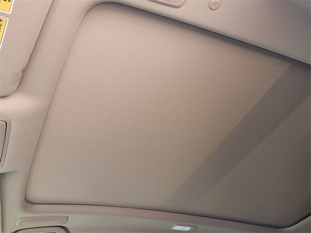 Vehicle image 17 of 23
