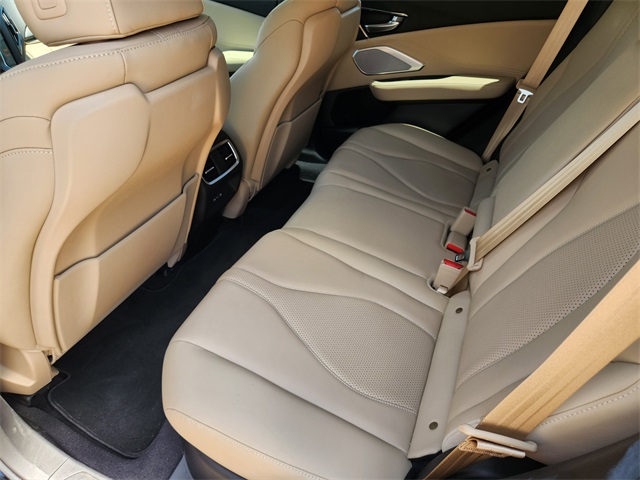 Vehicle image 9 of 23