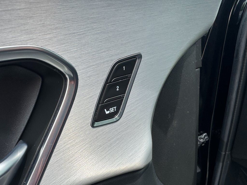 Vehicle image 19 of 50