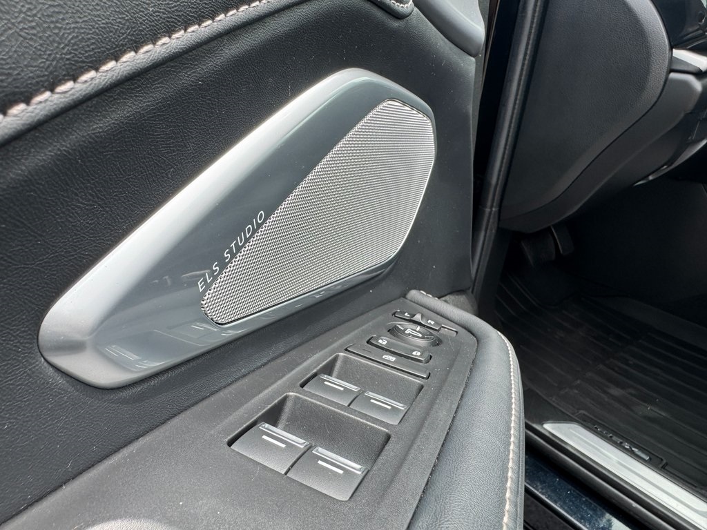 Vehicle image 17 of 50