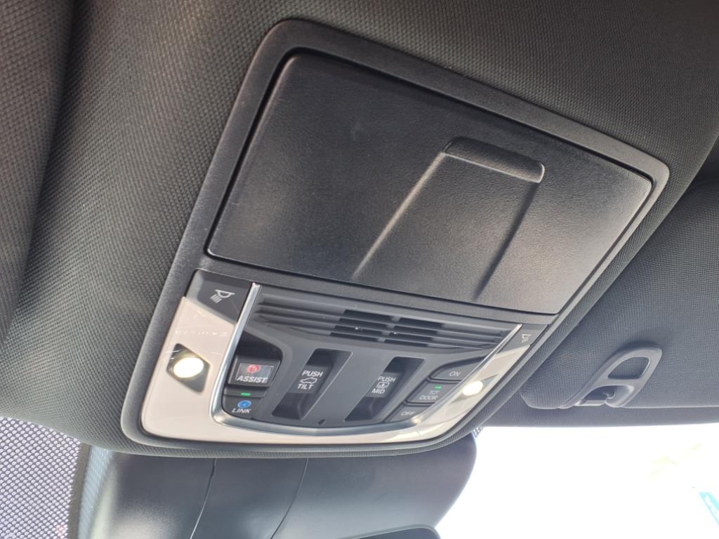 Vehicle image 24 of 27