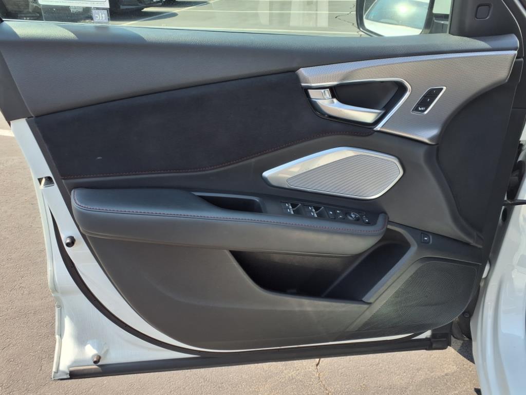 Vehicle image 21 of 27