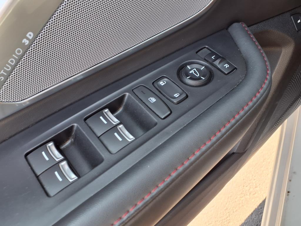 Vehicle image 25 of 27
