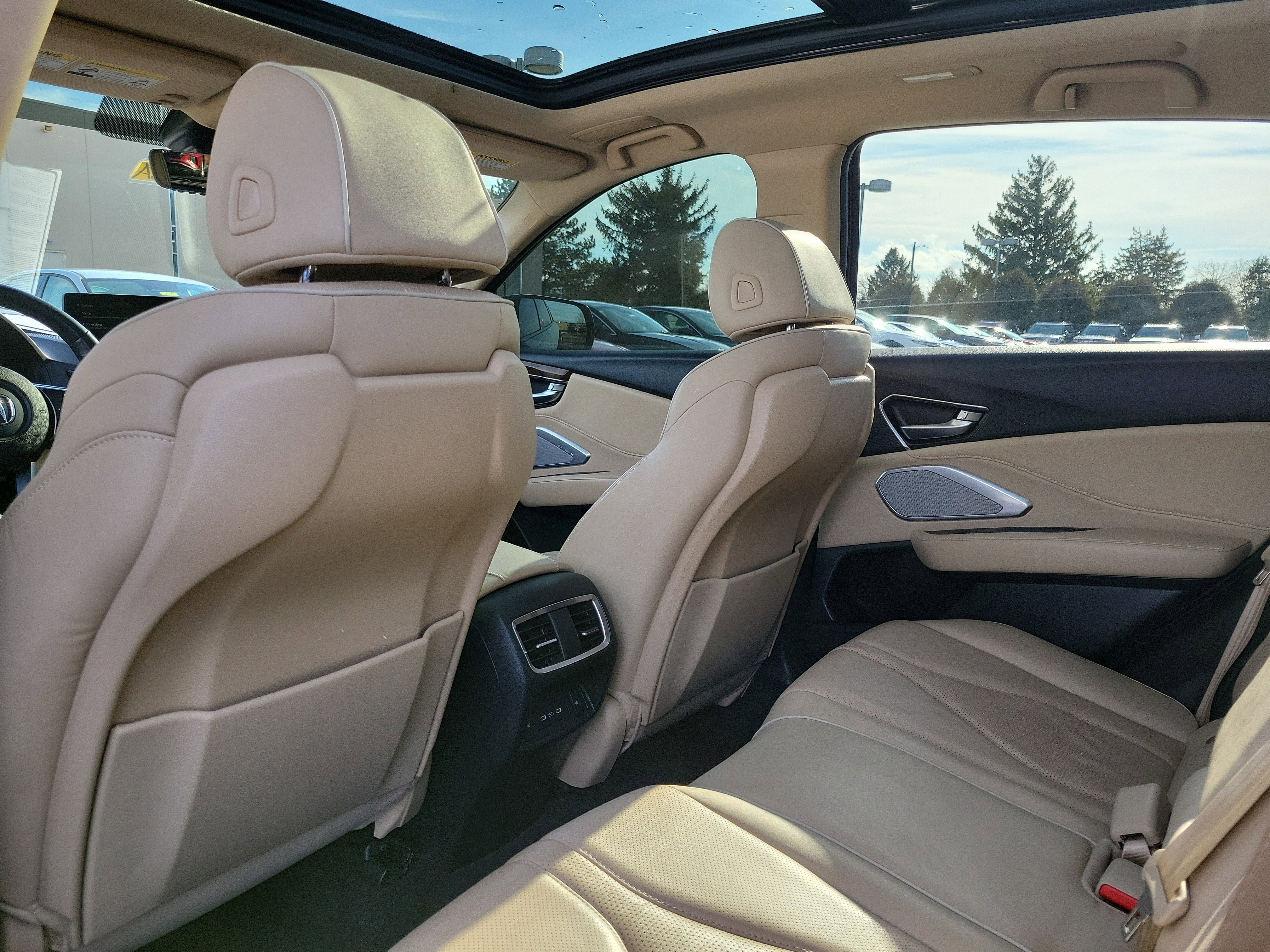 2022 Acura RDX Advance Image 8 of 30