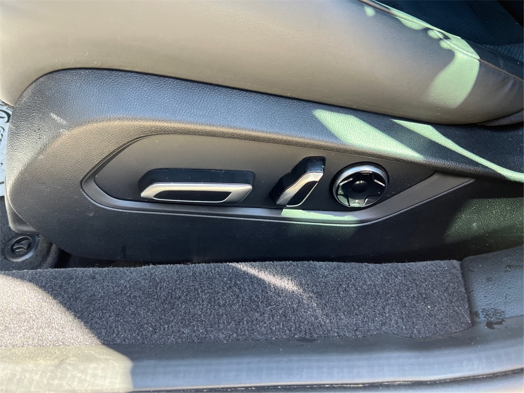 Vehicle image 27 of 30