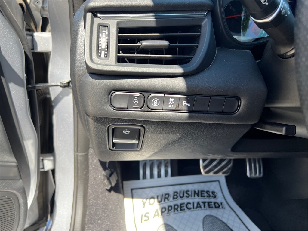 Vehicle image 26 of 30