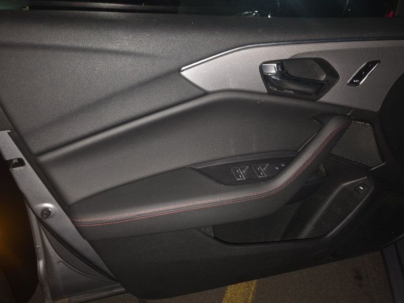Vehicle image 14 of 30