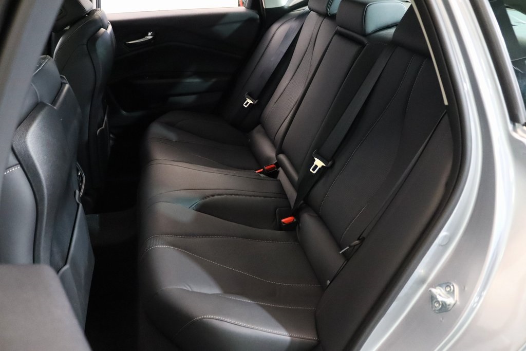 Vehicle image 10 of 28