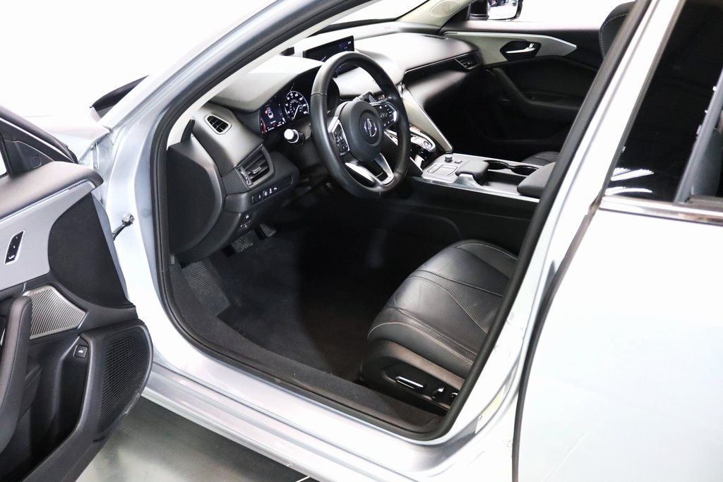 Vehicle image 15 of 28