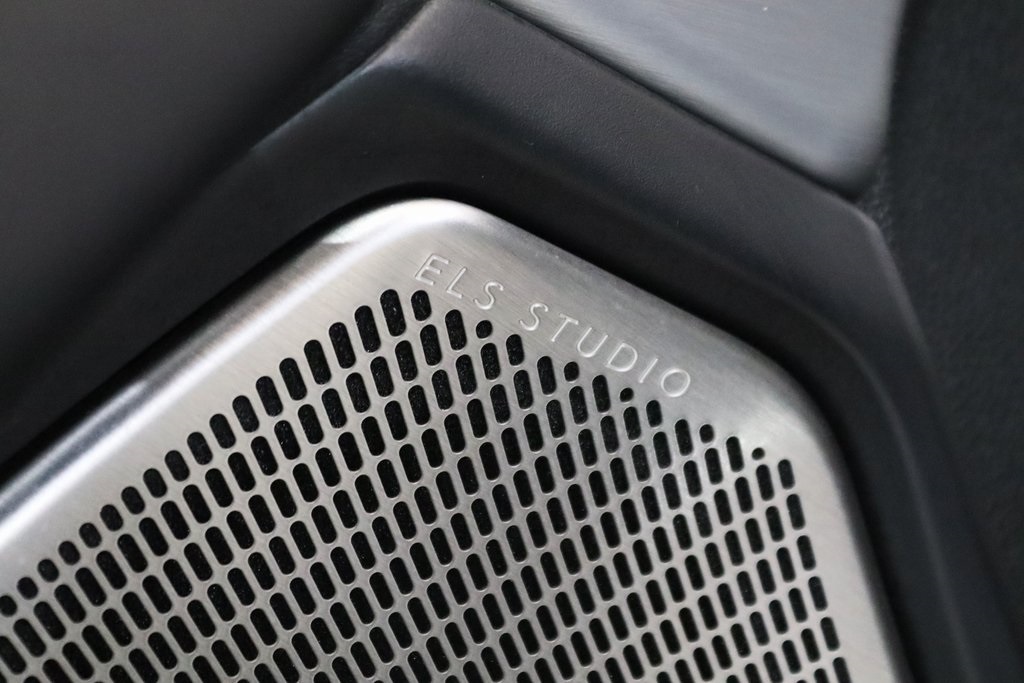 Vehicle image 12 of 28