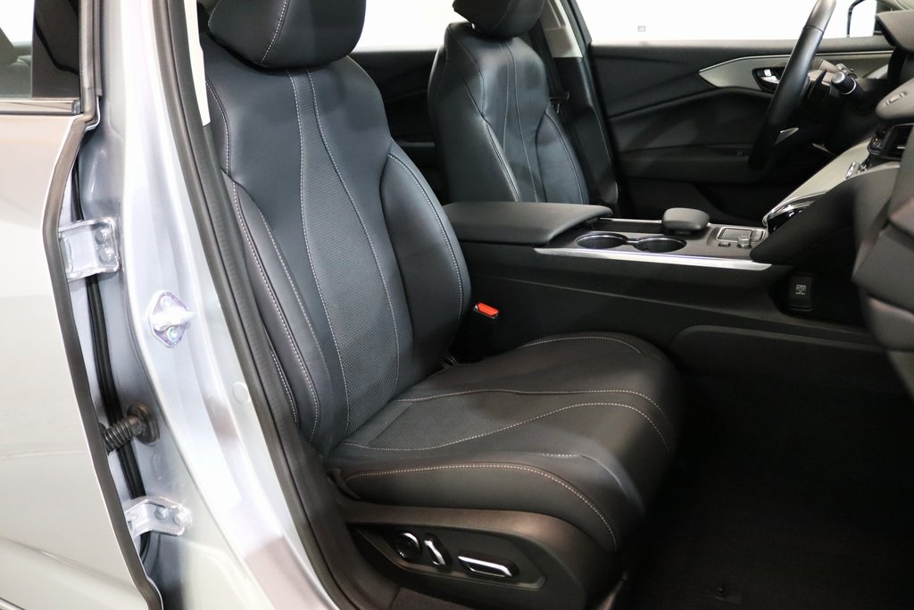 Vehicle image 14 of 28