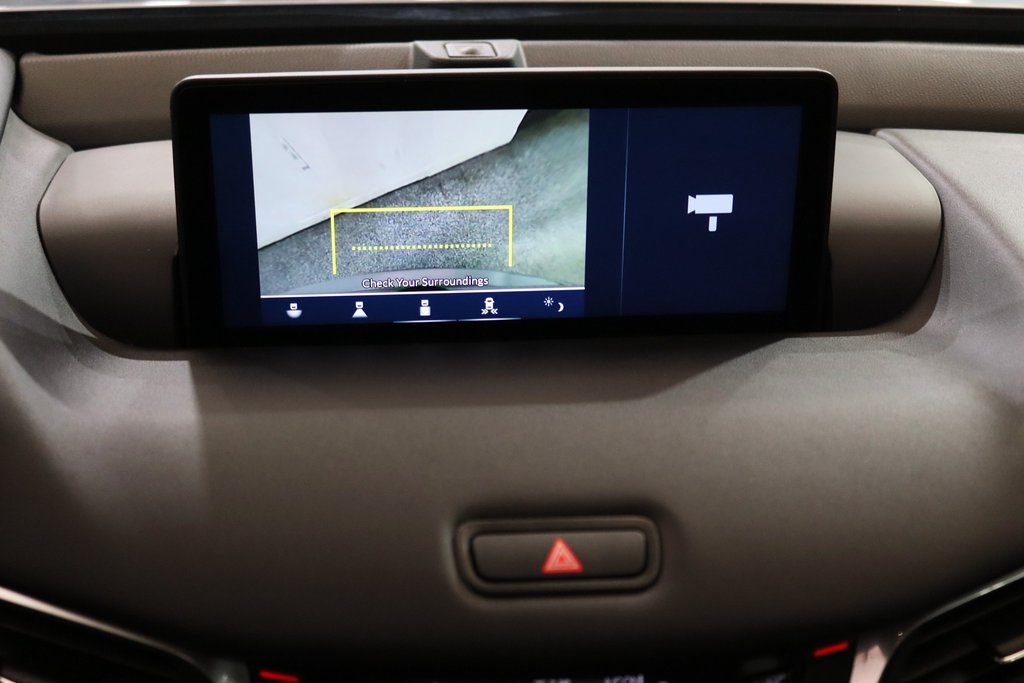 Vehicle image 21 of 28