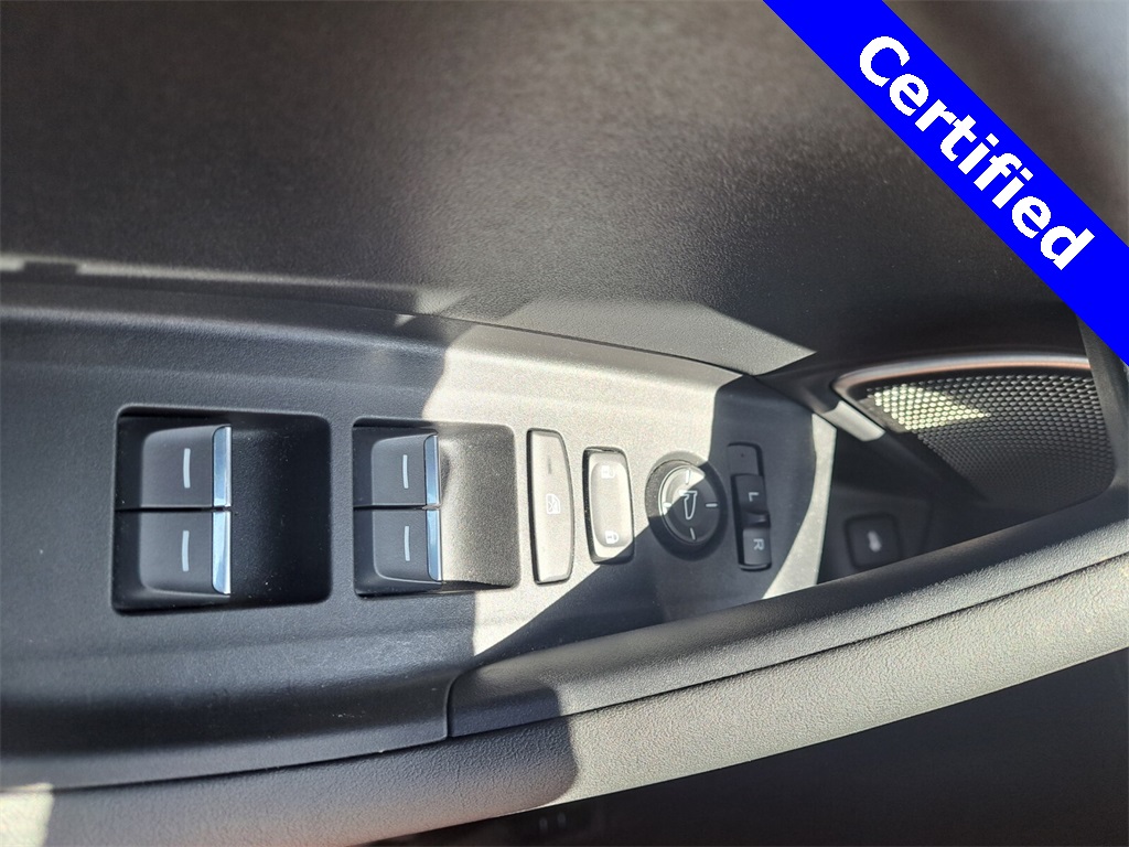 Vehicle image 22 of 28