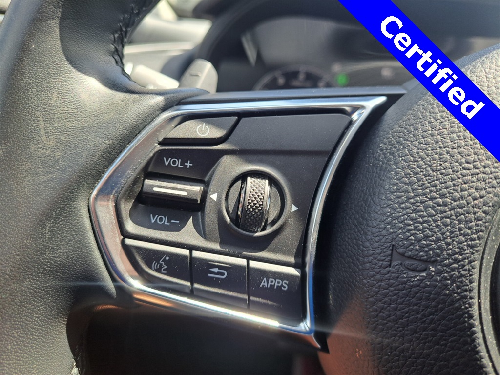 Vehicle image 25 of 28