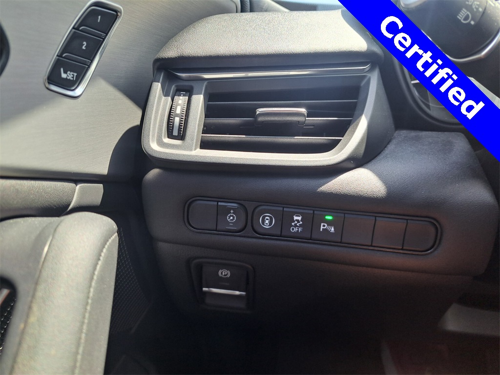 Vehicle image 23 of 28