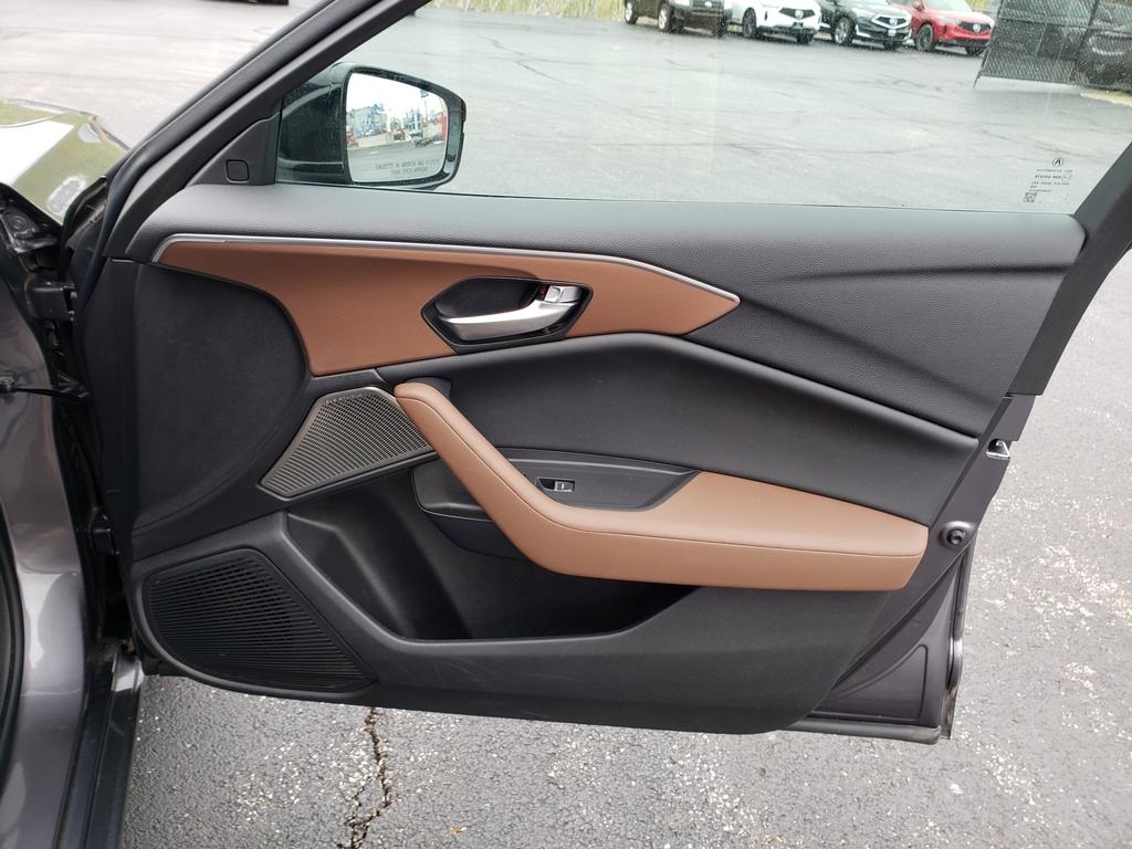 Vehicle image 18 of 27