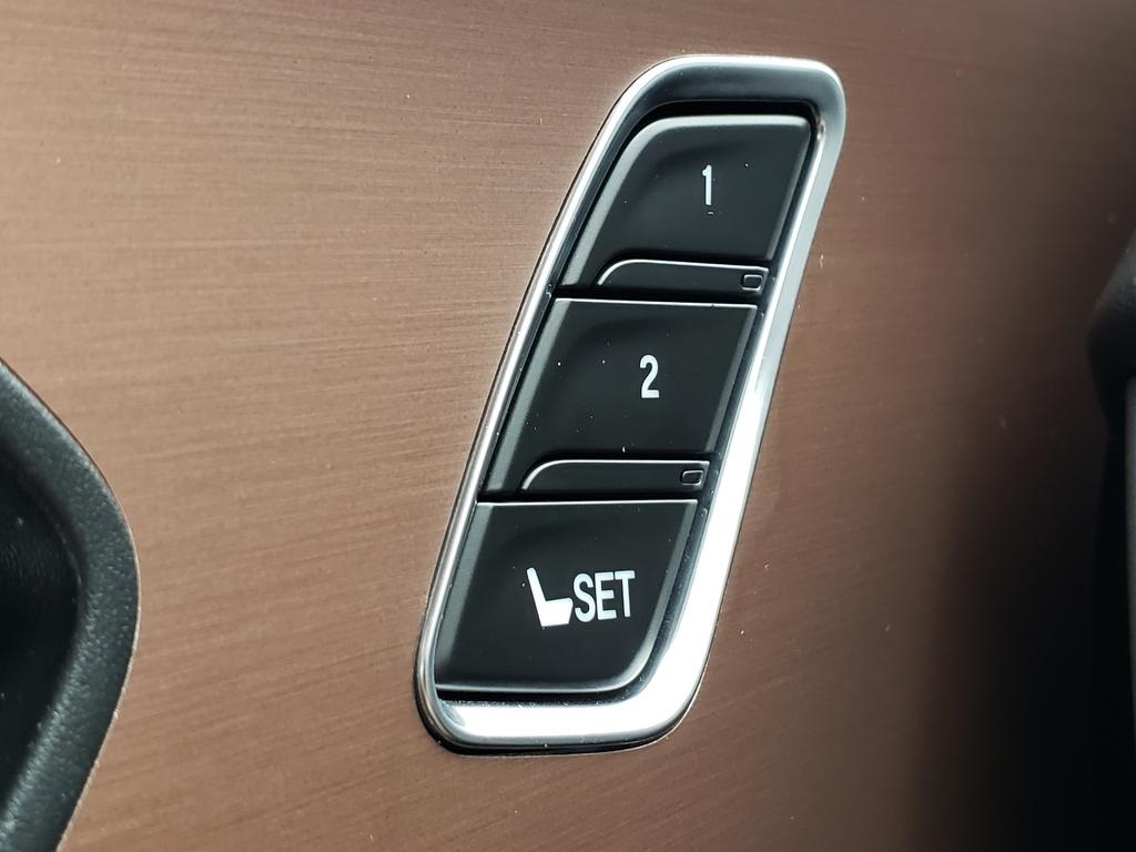 Vehicle image 23 of 27