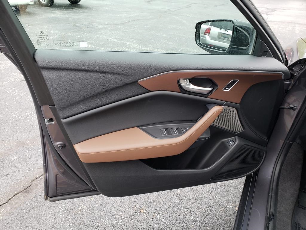 Vehicle image 10 of 27