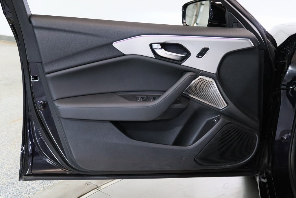 Vehicle image 11 of 28