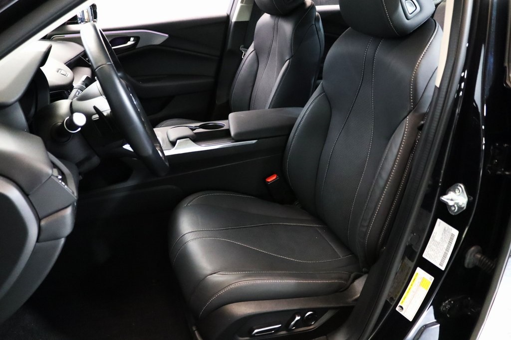 Vehicle image 7 of 28