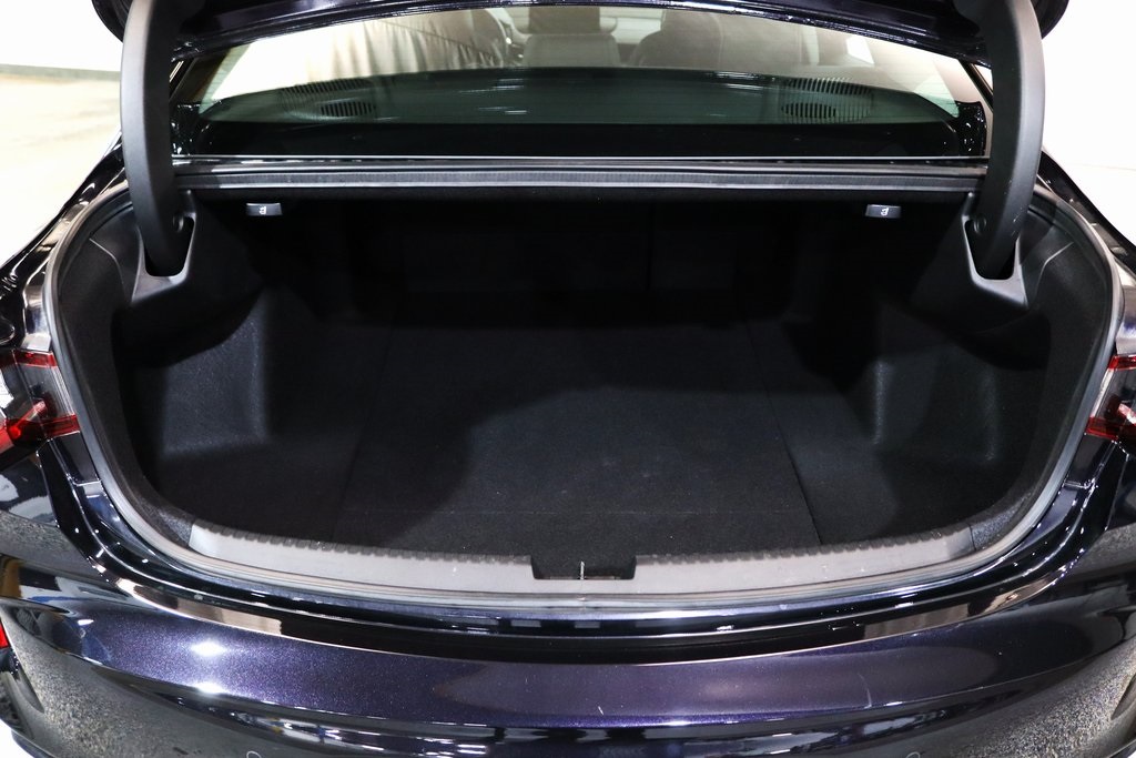 Vehicle image 25 of 28