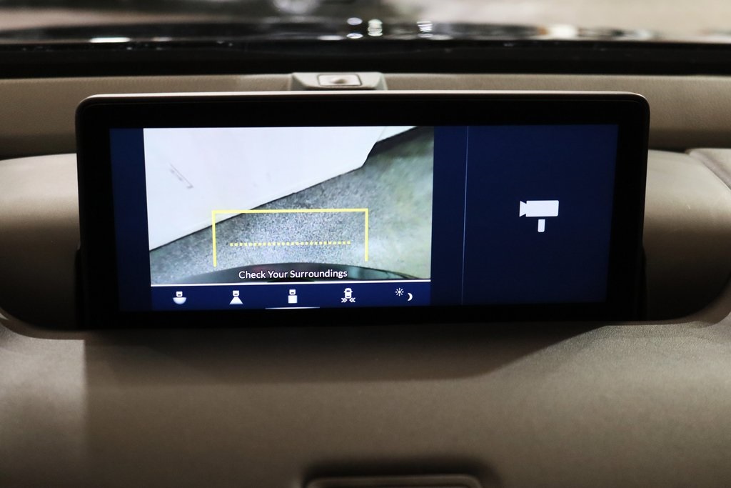 Vehicle image 21 of 28