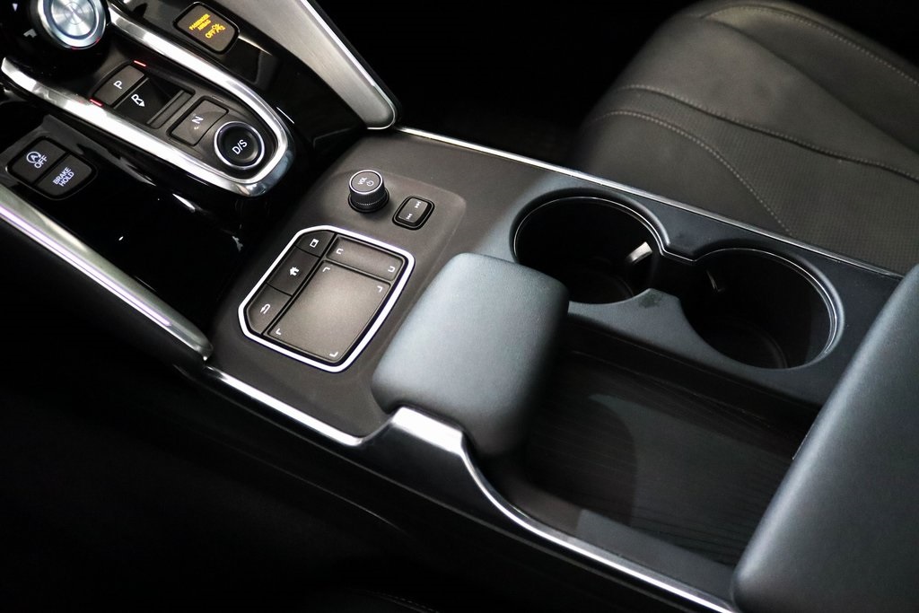 Vehicle image 23 of 28