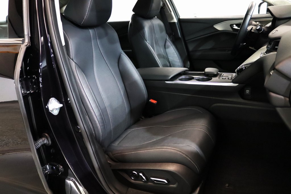 Vehicle image 14 of 28