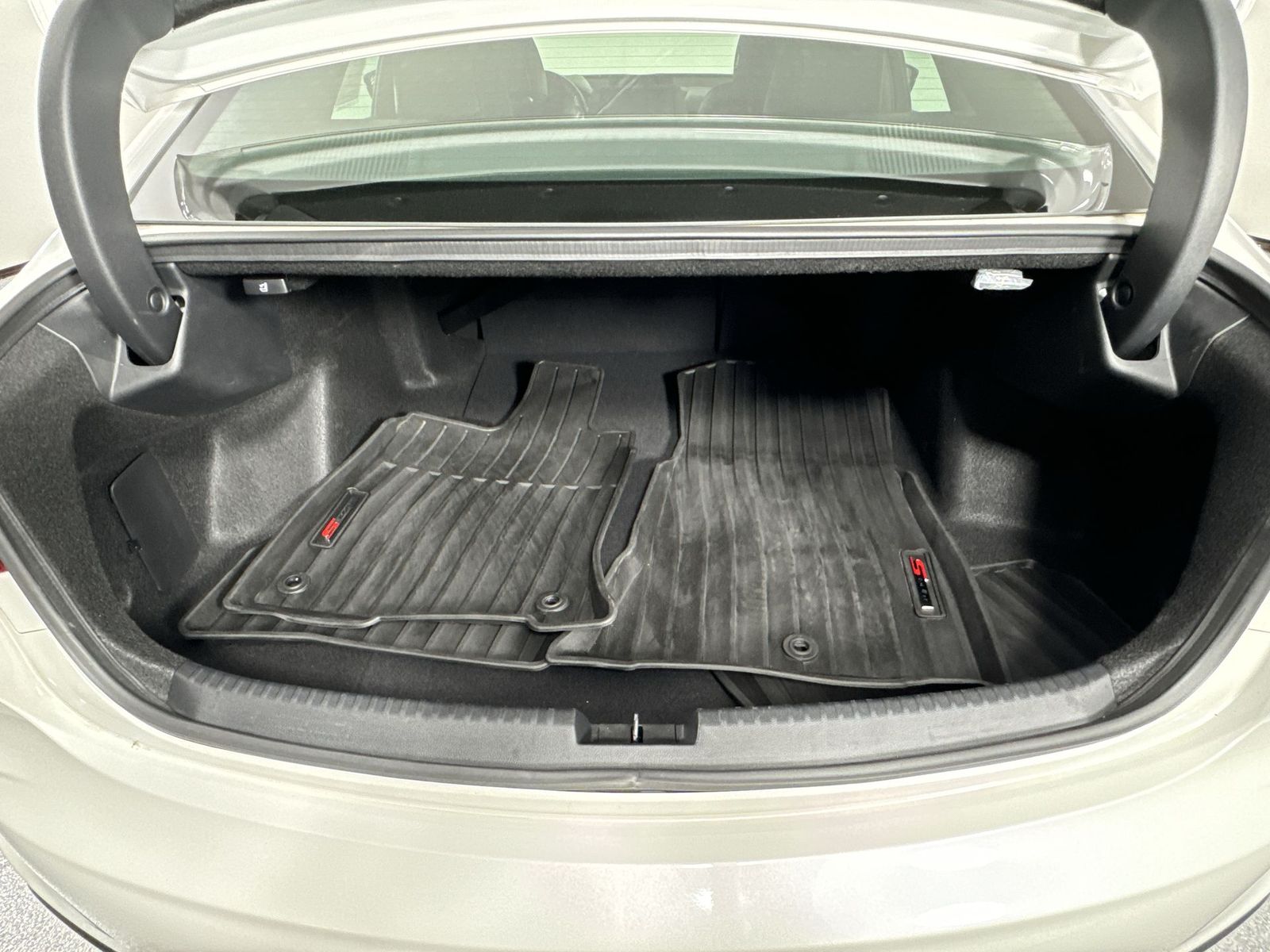 Vehicle image 13 of 35