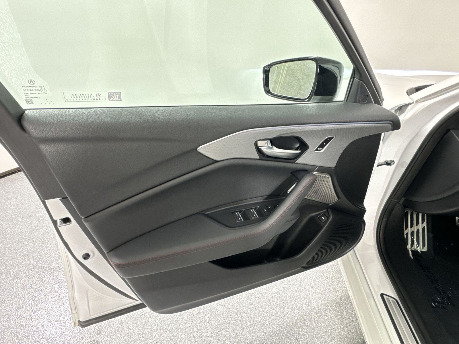 Vehicle image 23 of 35