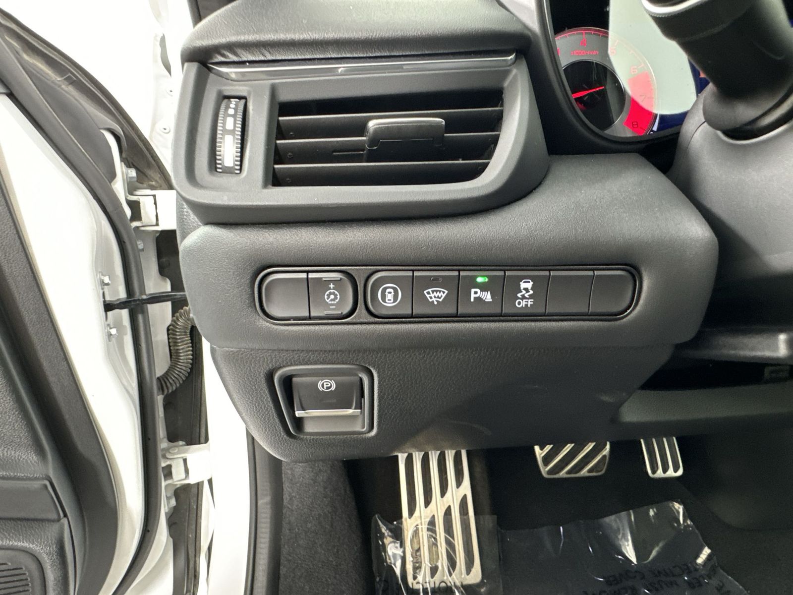 Vehicle image 27 of 35