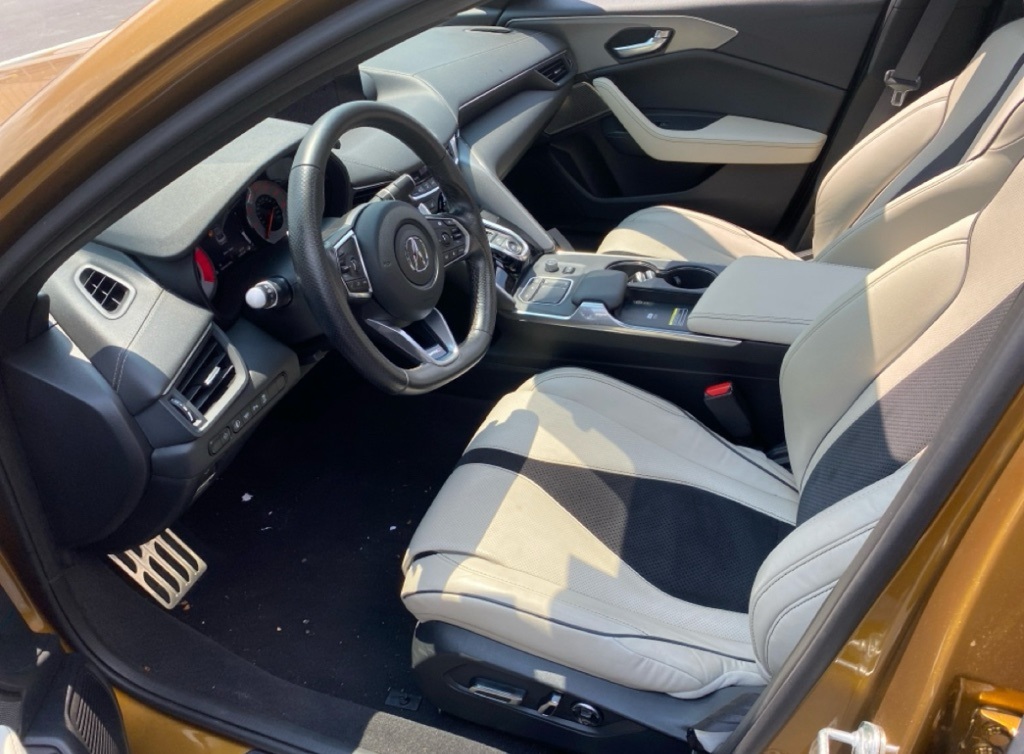 Vehicle image 10 of 13