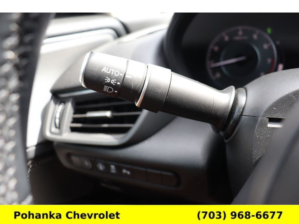Vehicle image 11 of 40