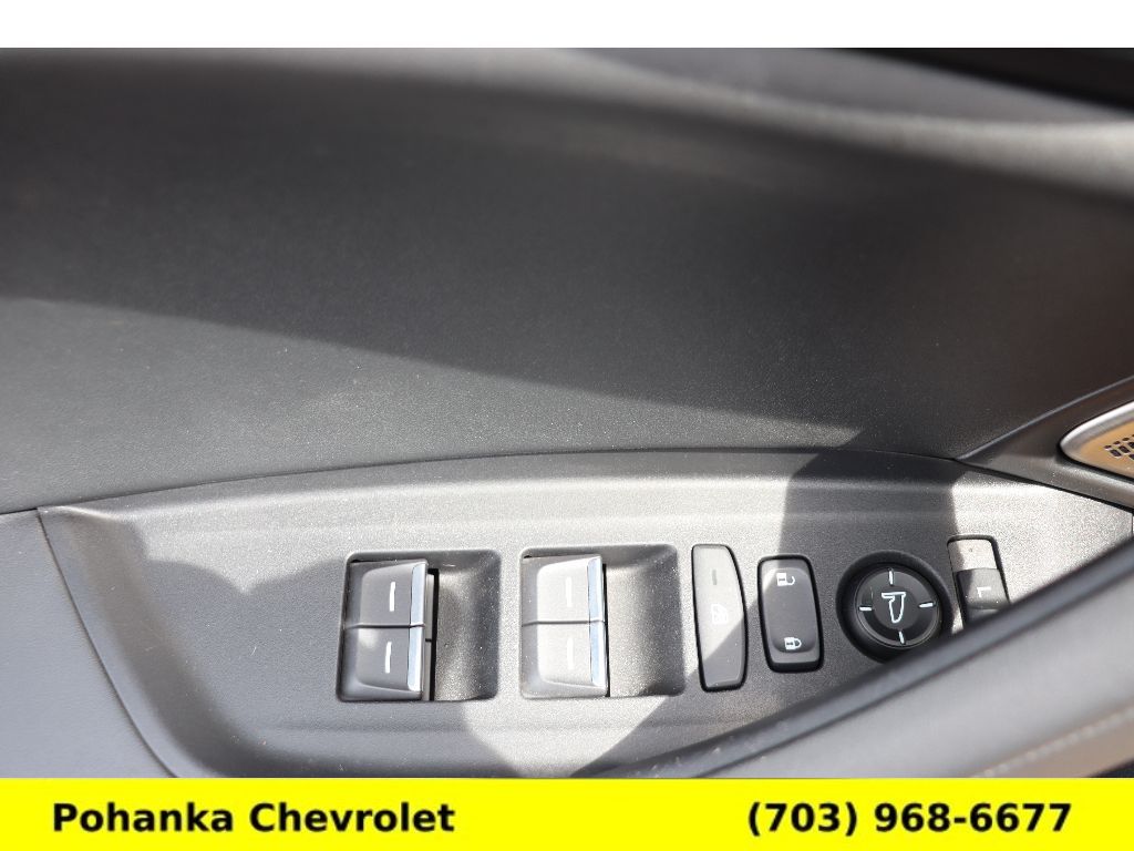 Vehicle image 25 of 40