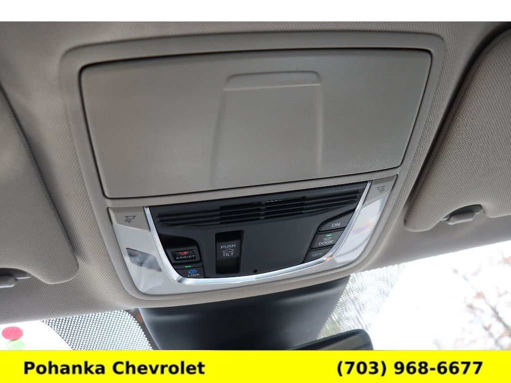 Vehicle image 19 of 40